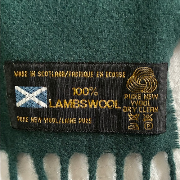 100% Lambswool Dark Green Scarf with Fringe - Picture 2 of 2